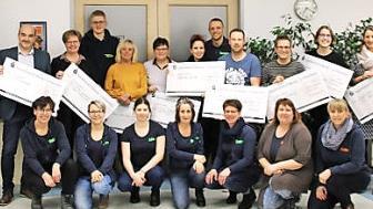 Das Team des Vereins Ehrensache verteilt die Spenden an Vereine und Institutionen in D&ouml;rfles-Esbach.  Foto: privat