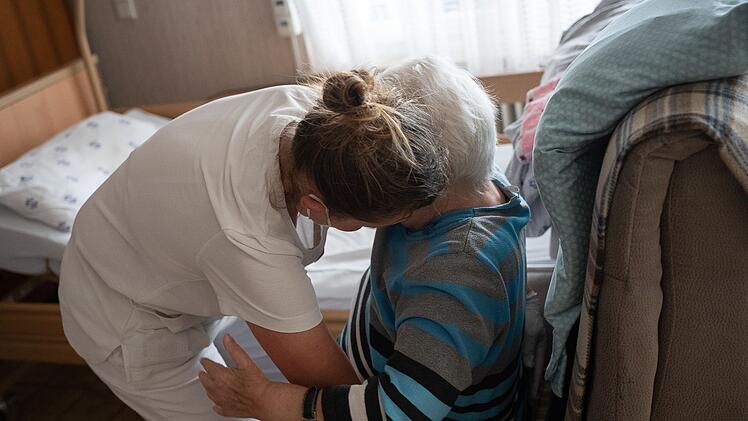 Aktuell gibt es einen Mangel an Personal in Kliniken und Pflegeeinrichtungen in der Region Bamberg, da Beschäftigte oder deren Angehörige an Corona erkrankt sind.