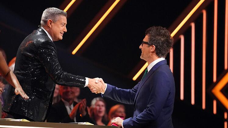 Hand drauf! Per Handschlag besiegelten Joachim Llambi (links) und Daniel Hartwich die Tanz-Sensation. Die beiden werden nächste Woche die Show eröffnen.