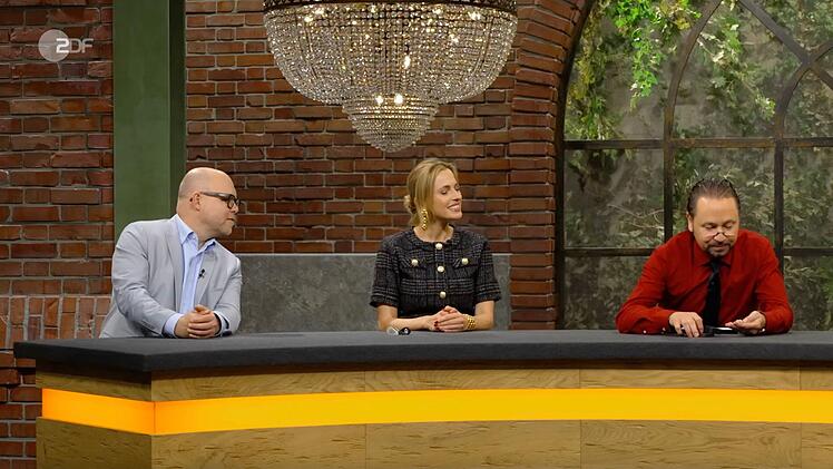 Pauritsch sch&auml;tzte den opulenten Stein auf "mindestens 30 Karat". Der Verk&auml;ufer korrigierte ihn: "Sogar 39 Karat." Auch seine Sitznachbarn versuchten einen Blick auf das Schmuckst&uuml;ck zu erhaschen, doch Pauritsch startete die Bieterrunde mit 1.000 Euro.