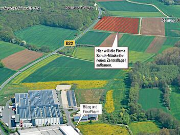 An der "Ecke" B 22 / Straße nach Demmelsdorf will die Firma Schuh-Mücke ihr neues Zentrallager in günstiger Nähe zur Autobahn errichten. Foto: Ronald Rinklef