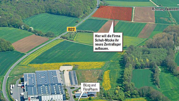 An der "Ecke" B 22 / Straße nach Demmelsdorf will die Firma Schuh-Mücke ihr neues Zentrallager in günstiger Nähe zur Autobahn errichten. Foto: Ronald Rinklef