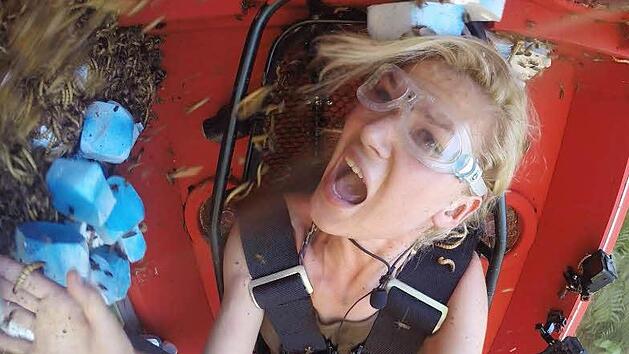 B&ouml;ses Erwachen f&uuml;r Sara Kulka am dritten Tag im Dschungelcamp. Die Zuschauer w&auml;hlten das Model abermals zur Dschungelpr&uuml;fung. Foto: RTL Alle Infos zu "Ich bin ein Star - Holt mich hier raus!" im Special bei RTL.de: www.rtl.de/cms/sendungen/ich-bin-ein-star.html