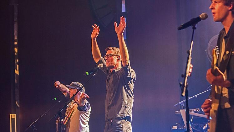 Beste Party-Stimmung herrschte im Kongresshaus bei der Show "I am from Austria".Foto Jochen Berger