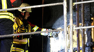 Im Bau befindliches Blockheizkraftwerk fängt Feuer