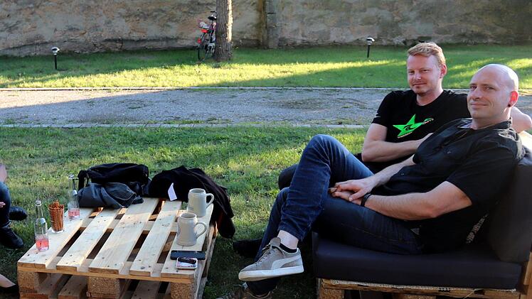 Der Gast aus Markt Taschendorf Till Eschenbach (rechts hinten) mit seinen Kollegen Foto: Johanna Blum