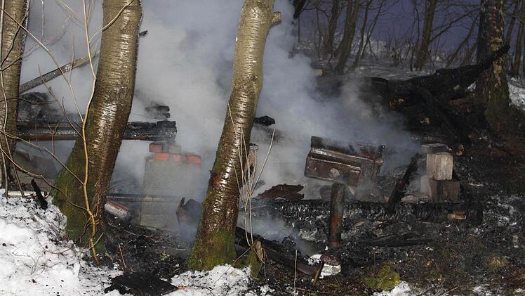 In Nordhalben brannte eine Gartenhütte komplett aus. Foto: Michael Wunder