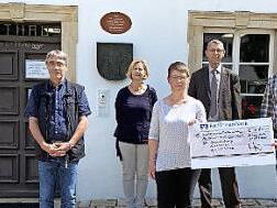 Die Spendenübergabe (v. l.): Karl-Heinz Potzel, Dieter Hümpfner,Christine Weininger, Silke Reinhard, Reinhard Dölfel, Stefan Reichold und Petra Stark Foto: PR
