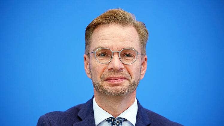 Steuerzahlerbund: Beamtenstatus auf den Prüfstand stellen