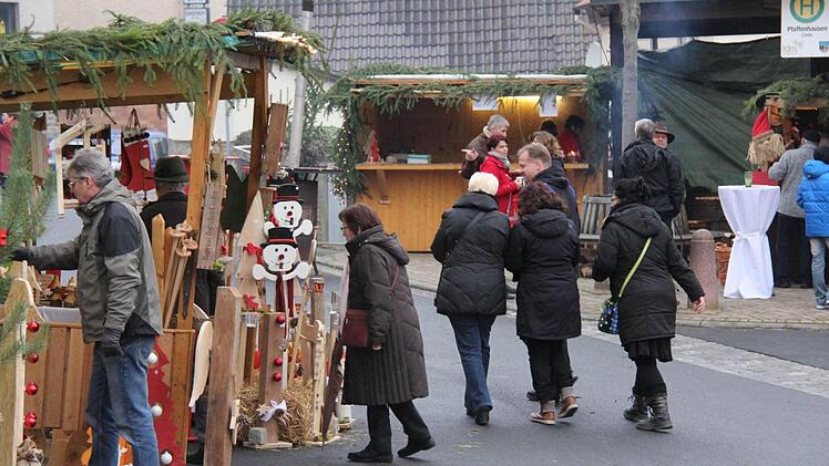 Holzartikel stimmen auf den Advent ein.