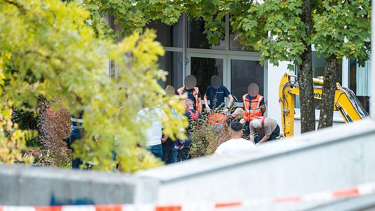 Sulzbach: Junge st&uuml;rzt in schmalen Schacht - aufwendige Aktion folgt