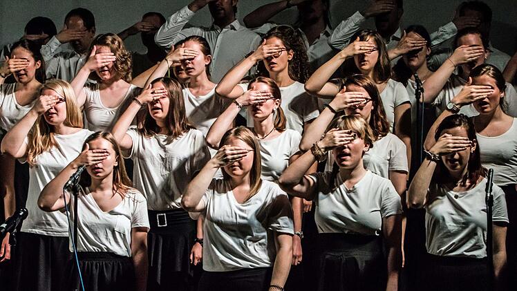 Die Konzerte von Hochschulchor und Hochschul-Bigband zum "Campus.Open Design" finden in diesem Jahr erstmals in der Aula statt und bieten ein vielfältiges Programm zum Thema "Elemente".Foto: Jochen Berger