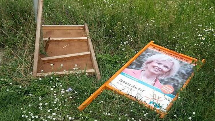 Kein Kavaliersdelikt: Mutwillig zerstört haben Unbekannte unter anderem Wahlplakate im Bereich Dettelbach Ost. Foto: Rainer Bischof