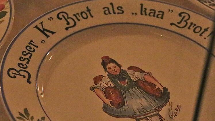 Die Kriegsnot war auch Thema auf dem Geschirr. Foto: Gerd Schaar