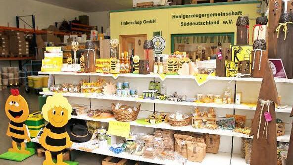 Im Lager und im Imker-Shop Bleiben keine Wünsche offen.