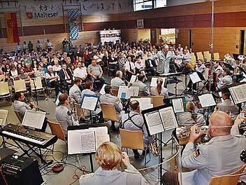 Viele Zuhörer kamen zum Benefizkonzert in die Bürgerhalle von Waischenfeld. Foto: Thomas Weichert
