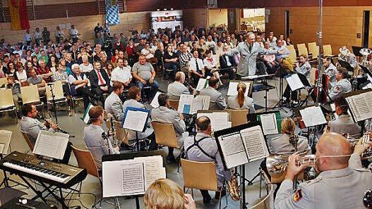 Viele Zuhörer kamen zum Benefizkonzert in die Bürgerhalle von Waischenfeld. Foto: Thomas Weichert