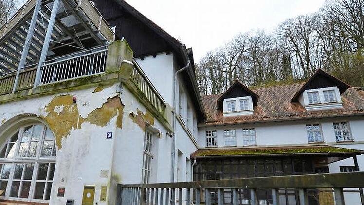 Noch geht der Verfall der alten Jugendherberge weiter. 2017 soll sie zum erlebnispädagogischen Kompetenzzentrum werden.  Foto: Ronald Rinklef/Archiv