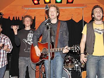 Auf schlichte, aber ergreifende Art verabschiedeten sich (von links) Gitarrist Ross Bellenoit, Schlagzeuger Sven Hansen, Sänger und Gitarrist Joseph Parsons sowie Bassist Freddy Lubitz vor sechs Jahren im "Struwwelpeter" vom Publikum, das sie mit stehenden Ovationen bedacht hatte. Am 22. Mai können die Fans ein Wiedersehen mit Joseph Parsons feiern.  Foto: Stephan Stöckel