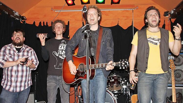 Auf schlichte, aber ergreifende Art verabschiedeten sich (von links) Gitarrist Ross Bellenoit, Schlagzeuger Sven Hansen, Sänger und Gitarrist Joseph Parsons sowie Bassist Freddy Lubitz vor sechs Jahren im "Struwwelpeter" vom Publikum, das sie mit stehenden Ovationen bedacht hatte. Am 22. Mai können die Fans ein Wiedersehen mit Joseph Parsons feiern.  Foto: Stephan Stöckel