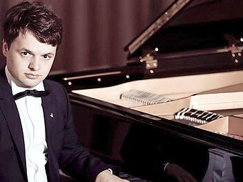 Pianist Botond Szöcs aus Rumänien (Bild) begleitet den Geiger Peter Rosenberg beim Kammerkonzert am 30. September, in der Synagoge Memmelsdorf. Foto: privat