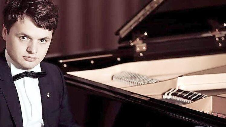 Pianist Botond Szöcs aus Rumänien (Bild) begleitet den Geiger Peter Rosenberg beim Kammerkonzert am 30. September, in der Synagoge Memmelsdorf. Foto: privat