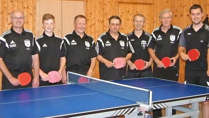Das Meister-Team des FC Wacker Haig mit (v.l.) Lothar Vogel, Armin Zwingmann, Julian Dietrich, Andreas Nickol, Hans-Jürgen Greiner, Jürgen Ferner, Reinhard Conradi, Lukas Kopp und Winfried Reier  Foto: Hans Franz