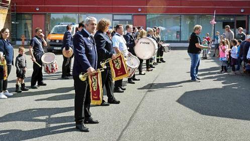 Der Spielmannszug unterhielt die Gäste im Hof der Feuerwache.