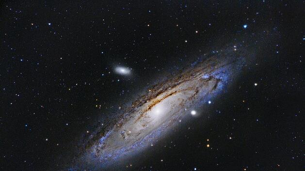 R&auml;tsel um Andromeda-Galaxie gel&ouml;st: Forschende erkl&auml;ren seltsame Form