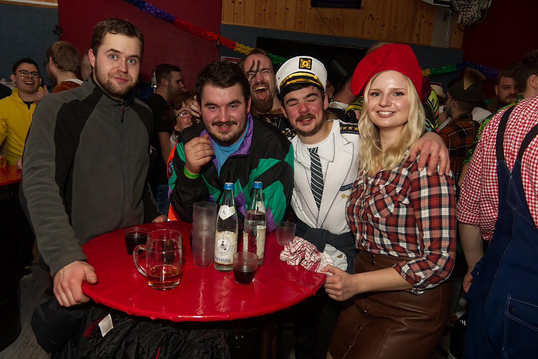 Fasching pur in der Grundschulturnhalle