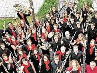 Freuen sich auf ihr Gastspiel in Franken: die Musiker des Symphonischen Blasorchesters Beilngries (Oberbayern). Am 25. Juli um 18 Uhr ist ihr abwechslungsreiches Programm im Heilgersdorfer Schlosshof zu hören, bei freiem Eintritt.  Foto: Bettina Knauth