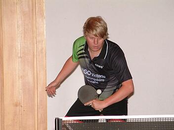 Beim 9:5-Derbysieg des ATSV Reichenbach beim TSV Teuschnitz II blieb der Reichenbacher David Greser in seinen beiden Einzeln und im Doppel mit Johannes Löffler unbezwungen. Foto: Hans Franz