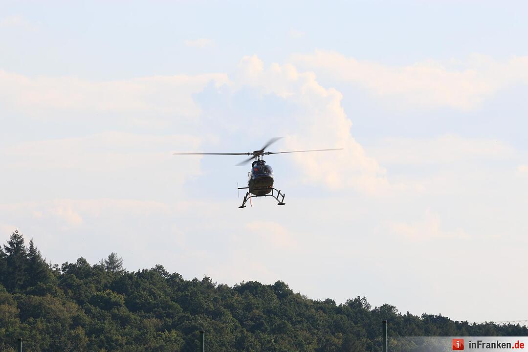 Jerry fliegt mit dem Stau-Schrauber zur Geburt seines Sohnes nach Bamberg