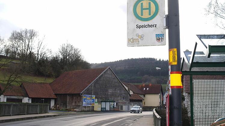 Erneut lehnten Mottens Räte zwei Plakatwerbeanlagen nahe der Bushaltestelle ab. Das letzte Wort hat aber das Landratsamt. Foto: Stephanie Elm