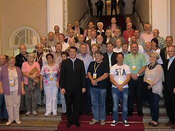 Die Ausfl&uuml;gler aus den Ha&szlig;bergen im Maximilianeum.Vorne in der Mitte MdL Steffen Vogel Foto: privat