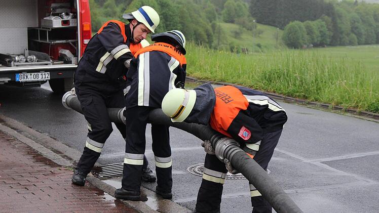 Leistungsprüfung der Feuerwehren aus Oberbach und Wildflecken. Foto: Sebastian Schmitt-Matthea