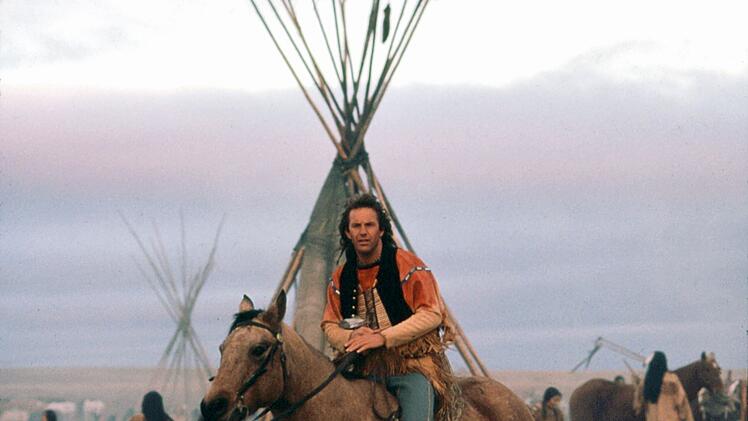 "Der mit dem Wolf tanzt" ist der k&uuml;nstlerisch erfolgreichste Film Kevin Costners, der auch Regie f&uuml;hrte.