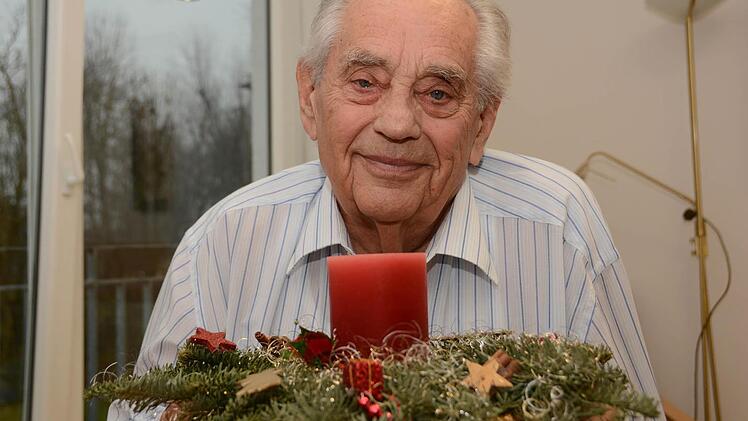 Albin Laukner ist Heimbeiratsvorsitzender im Evangelischen Wohnstift in Kulmbach. Der 83-Jährige genießt die Vorweihnachtszeit. Foto: Dagmar Besand