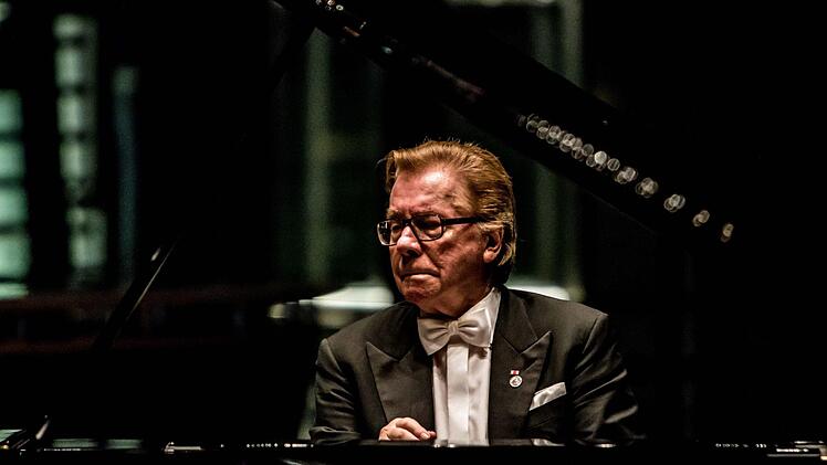 Der Pianist Hans-Dieter Bauer wurde bei seinem Soloabend bei der Gesellschaft der Musikfreunde gefeiert. Foto: Jochen Berger