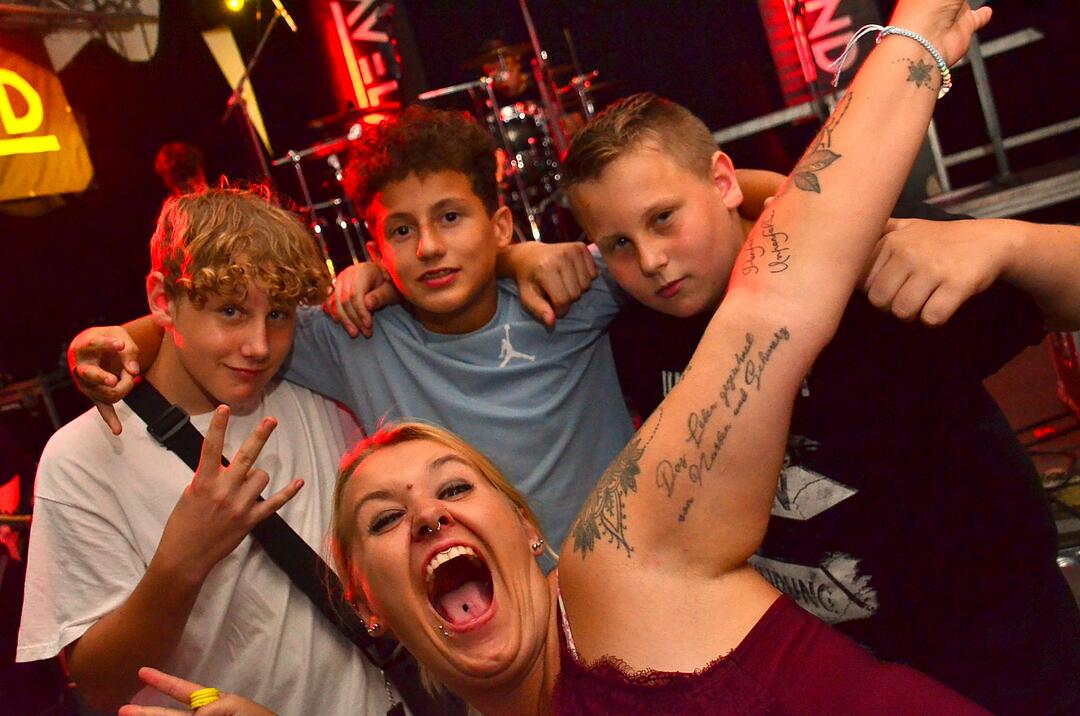 Party mit der Band "CAVELAND"