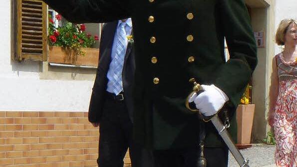 Der Gendarm führt traditionell den Festzug an.