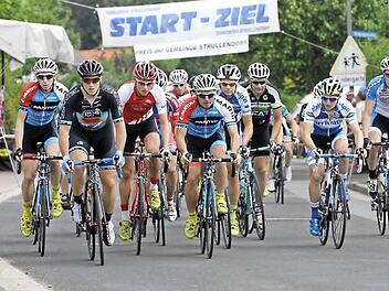 Start zum Eliterennen über 70 Runden. Fotos: sportpress