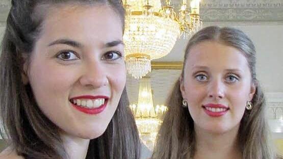 Julia Leser und Jana Rosenberger geben am Samstag, 17. Dezember, ein Konzert in der Musikakademie Hammelburg.  Foto: Adika Rahman