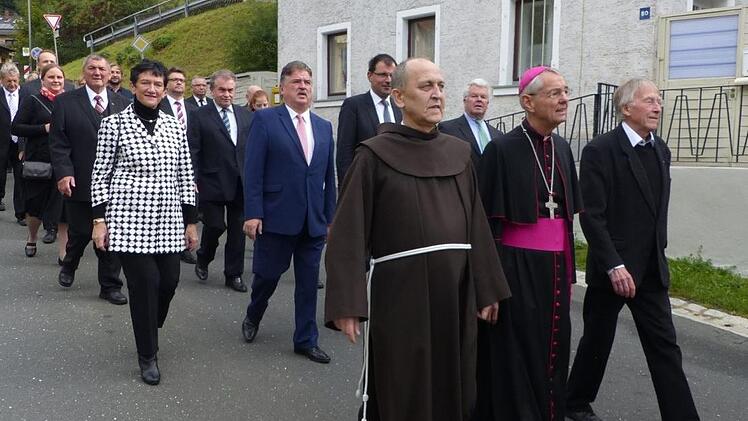 Auch viele Ehrengäste nahmen an der Kirchenparade teil.