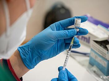 Aktuell wird an sogenannten Totimpfstoffen gegen Covid19 geforscht - eine Zulassung wird im Herbst erwartet. Foto: Archiv/Sebastian Gollnow, dpa