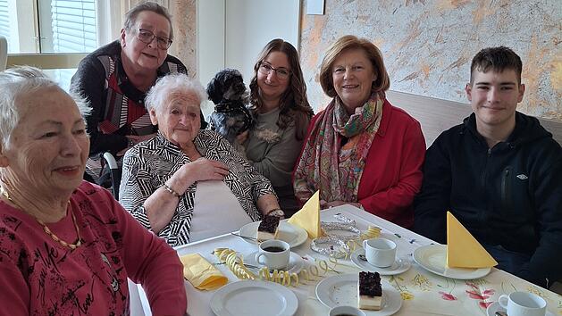 Hof: Seniorin feiert 100. Geburtstag - "ganz besonderes Jubil&auml;um"