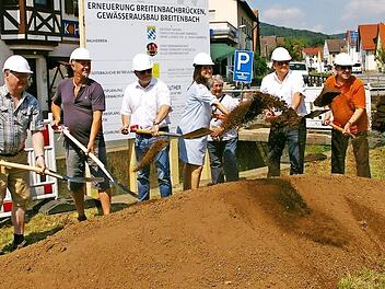 Vor einer Woche wurde am Breitenbach geschaufelt. Seither ist Pause.  Foto: Stadt Ebermannstadt