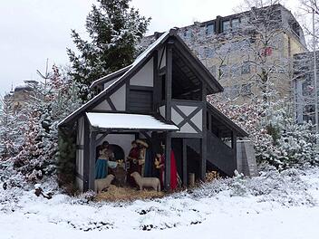 Bamberg: Traditionsreiche Gro&szlig;krippe am Sch&ouml;nleinsplatz aufgebaut