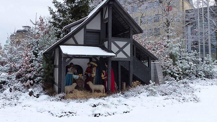 Bamberg: Traditionsreiche Großkrippe am Schönleinsplatz aufgebaut