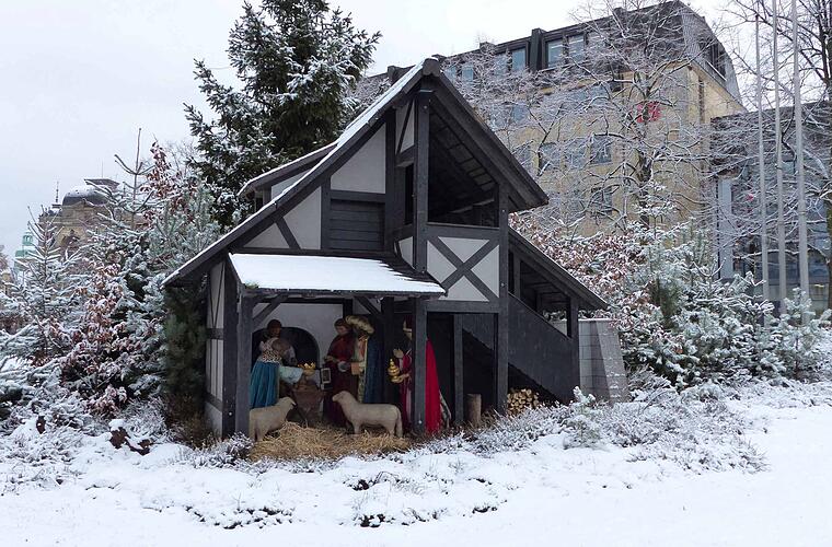 Bamberg: Traditionsreiche Großkrippe am Schönleinsplatz steht wieder